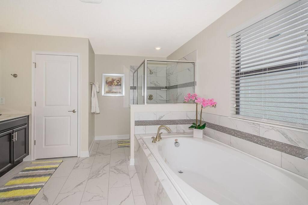 Luxury Villa Inside Storey Lake, Kissimmee - No Extra Fees エクステリア 写真